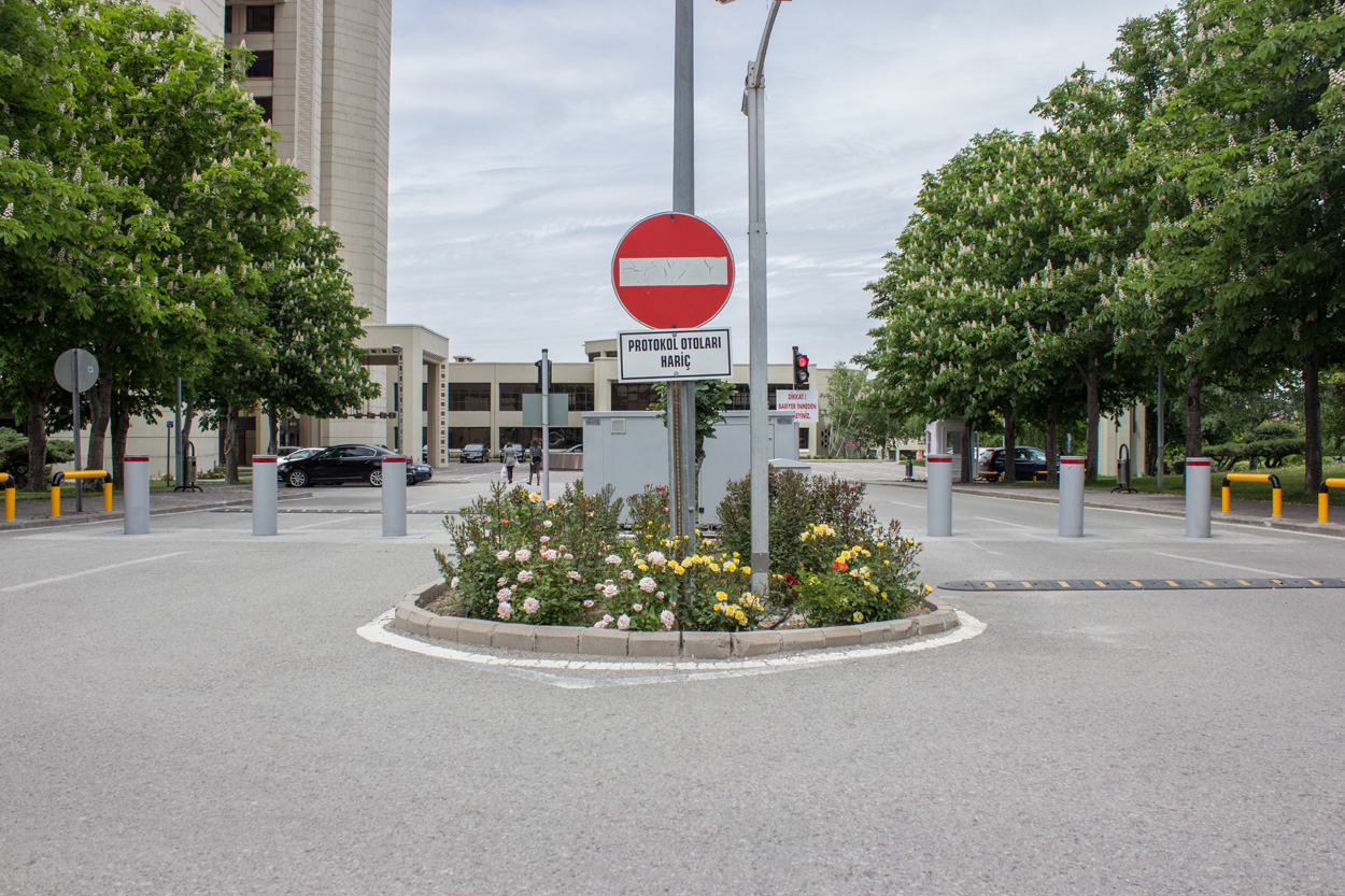 How and Where Can We Use the Bollards ?